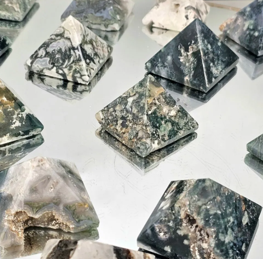 Crystal Pyramid - Moss Agate