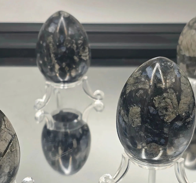 Crystal Egg - Que Sera